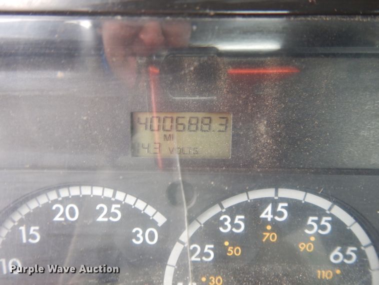 image for item DL2647 2005 Sterling AT9500  truck tractor