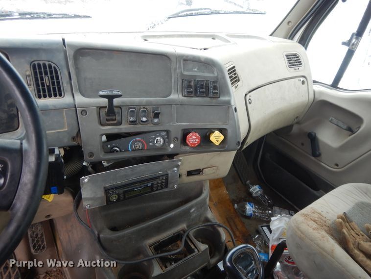 image for item DL2647 2005 Sterling AT9500  truck tractor