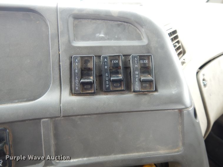 image for item DL2647 2005 Sterling AT9500  truck tractor