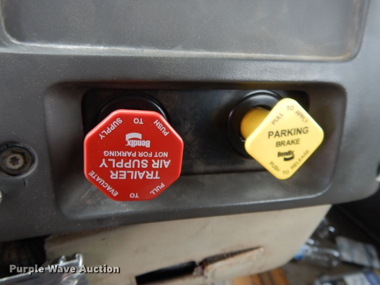 image for item DL2647 2005 Sterling AT9500  truck tractor