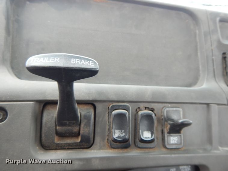 image for item DL2647 2005 Sterling AT9500  truck tractor