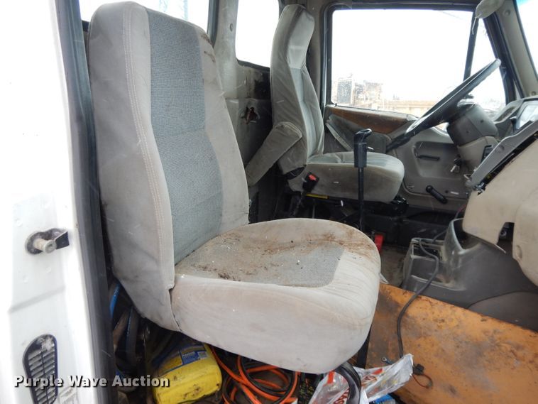 image for item DL2647 2005 Sterling AT9500  truck tractor