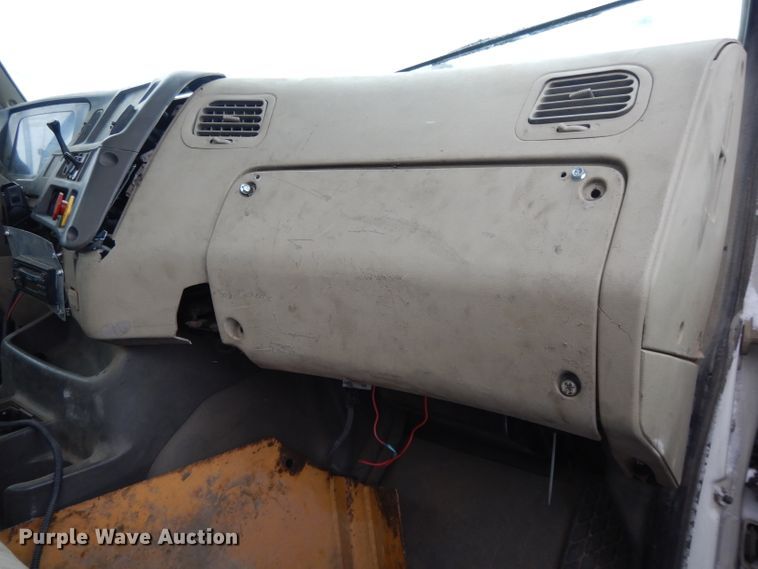 image for item DL2647 2005 Sterling AT9500  truck tractor