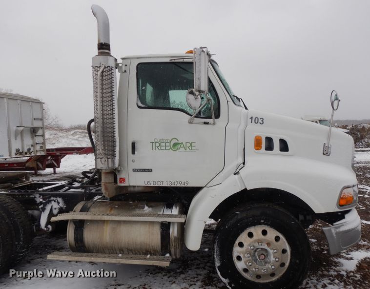 image for item DL2647 2005 Sterling AT9500  truck tractor