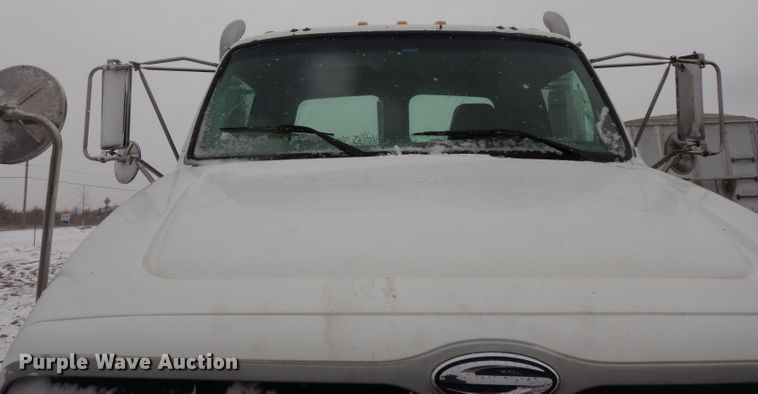 image for item DL2647 2005 Sterling AT9500  truck tractor