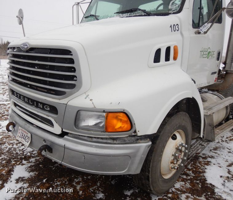 image for item DL2647 2005 Sterling AT9500  truck tractor