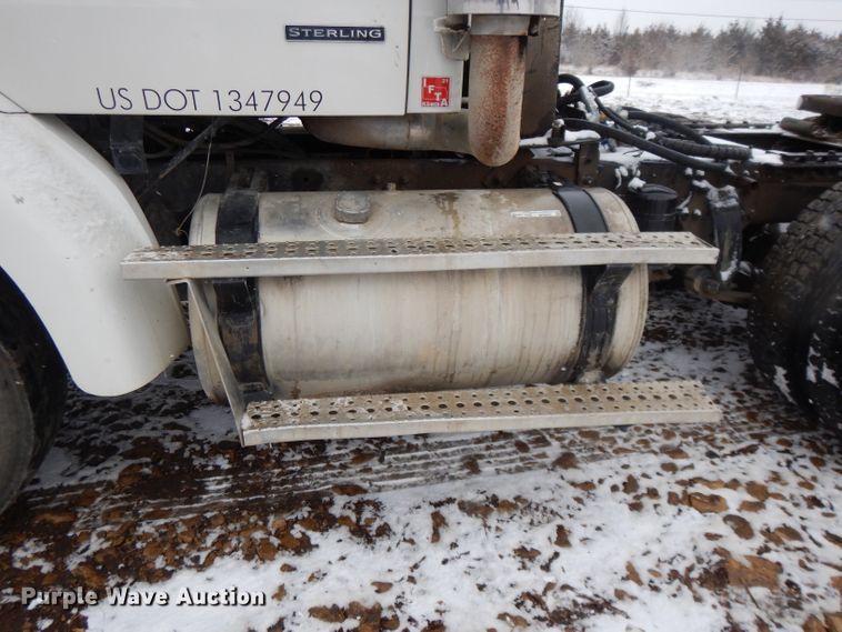 image for item DL2647 2005 Sterling AT9500  truck tractor