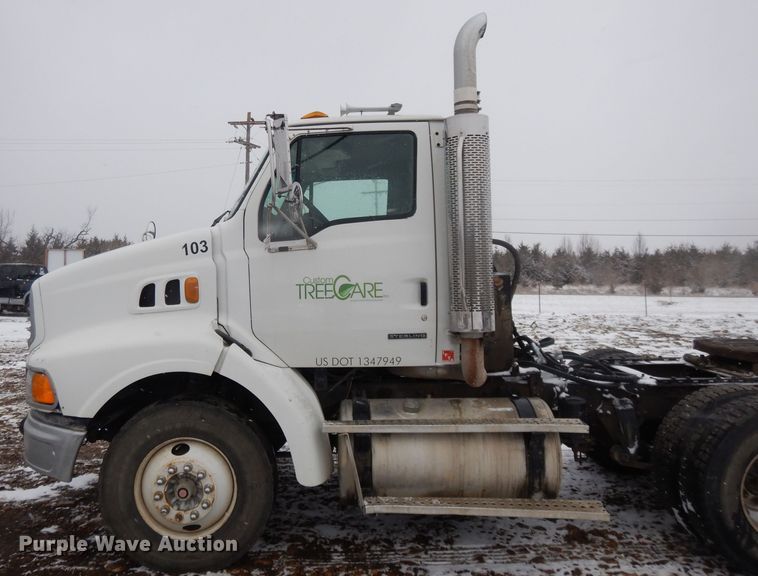 image for item DL2647 2005 Sterling AT9500  truck tractor