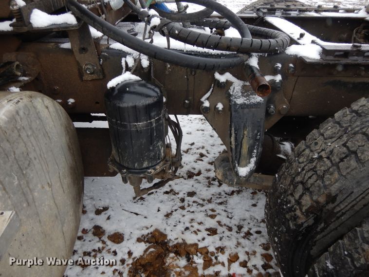 image for item DL2647 2005 Sterling AT9500  truck tractor