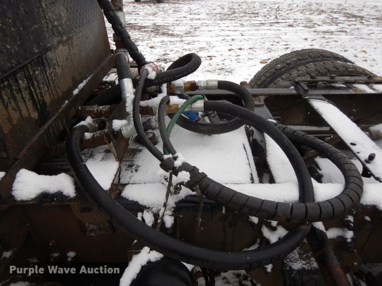 image for item DL2647 2005 Sterling AT9500  truck tractor