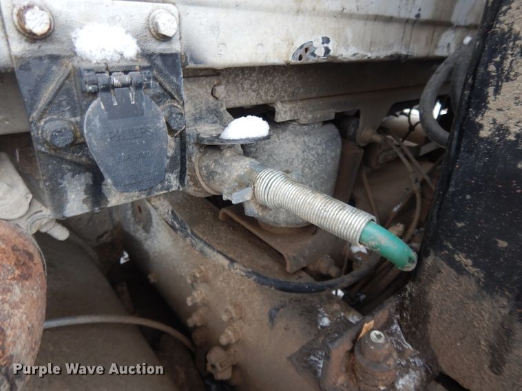 image for item DL2647 2005 Sterling AT9500  truck tractor