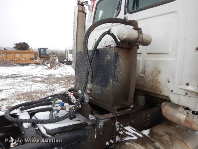 image for item DL2647 2005 Sterling AT9500  truck tractor