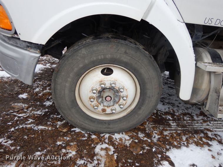 image for item DL2647 2005 Sterling AT9500  truck tractor