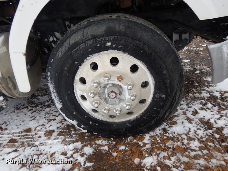 image for item DL2647 2005 Sterling AT9500  truck tractor