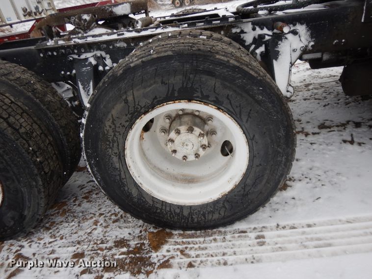 image for item DL2647 2005 Sterling AT9500  truck tractor