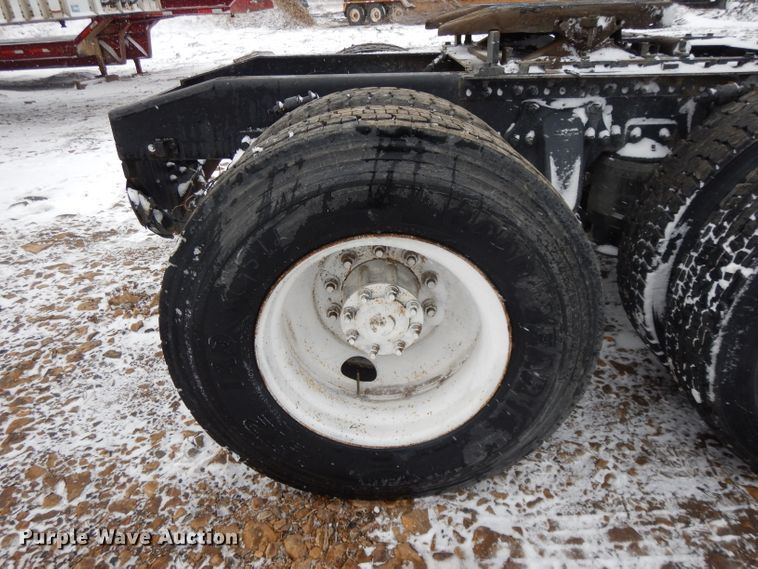 image for item DL2647 2005 Sterling AT9500  truck tractor