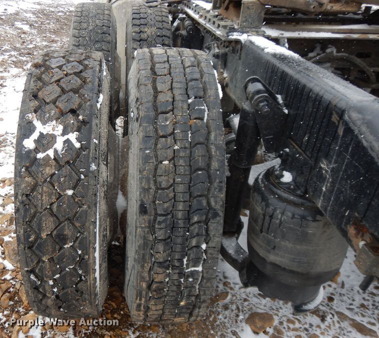 image for item DL2647 2005 Sterling AT9500  truck tractor