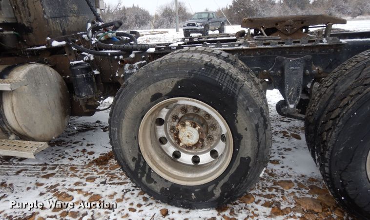 image for item DL2647 2005 Sterling AT9500  truck tractor