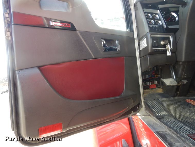 image for item DL2652 2009 Kenworth T800  semi truck