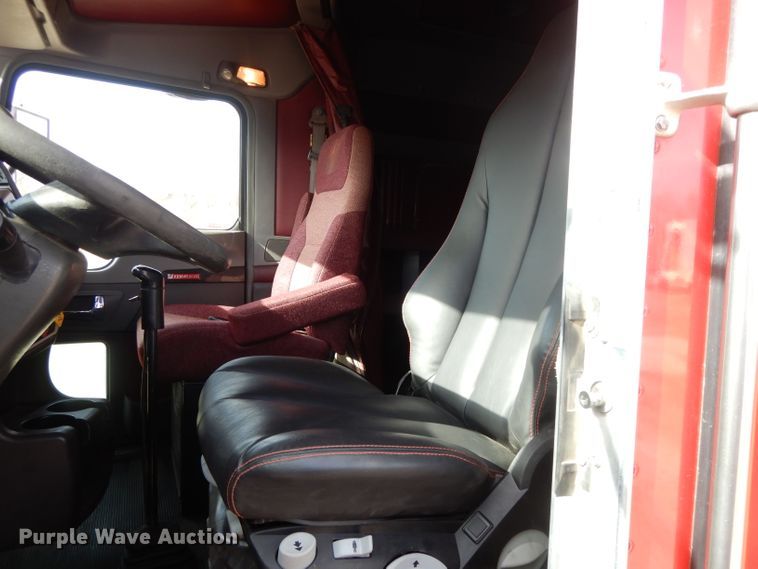 image for item DL2652 2009 Kenworth T800  semi truck