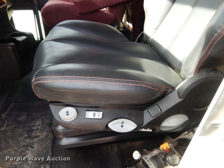 image for item DL2652 2009 Kenworth T800  semi truck