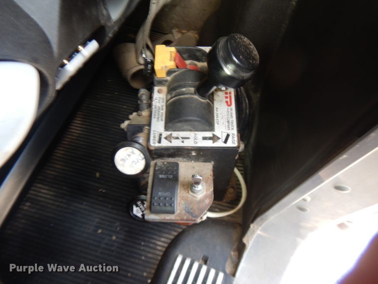 image for item DL2652 2009 Kenworth T800  semi truck