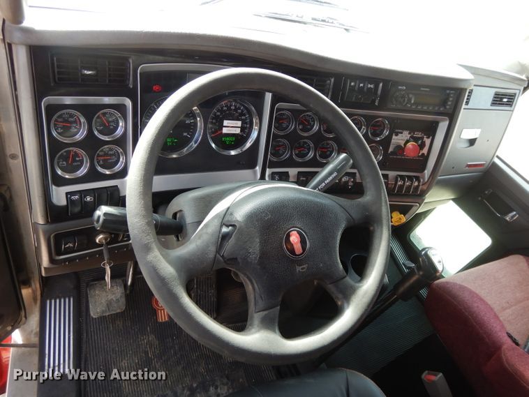 image for item DL2652 2009 Kenworth T800  semi truck