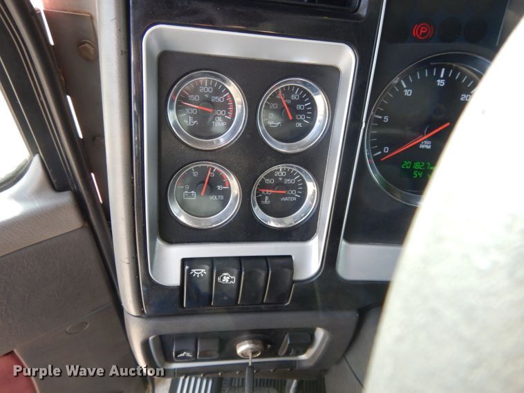 image for item DL2652 2009 Kenworth T800  semi truck