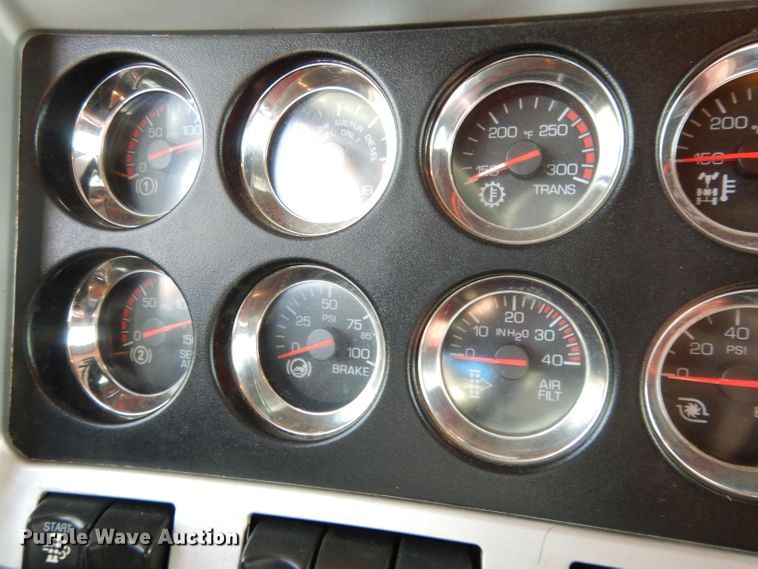 image for item DL2652 2009 Kenworth T800  semi truck