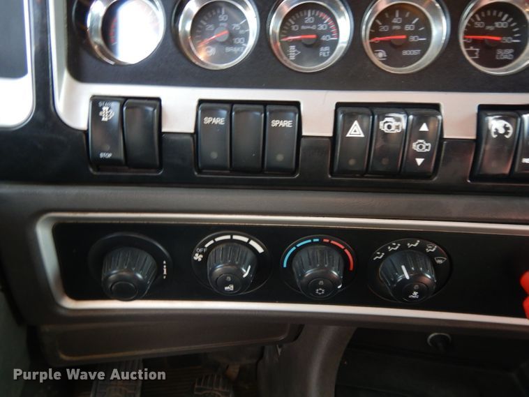 image for item DL2652 2009 Kenworth T800  semi truck