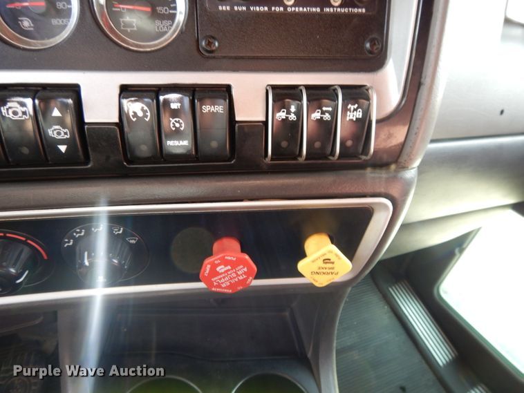 image for item DL2652 2009 Kenworth T800  semi truck