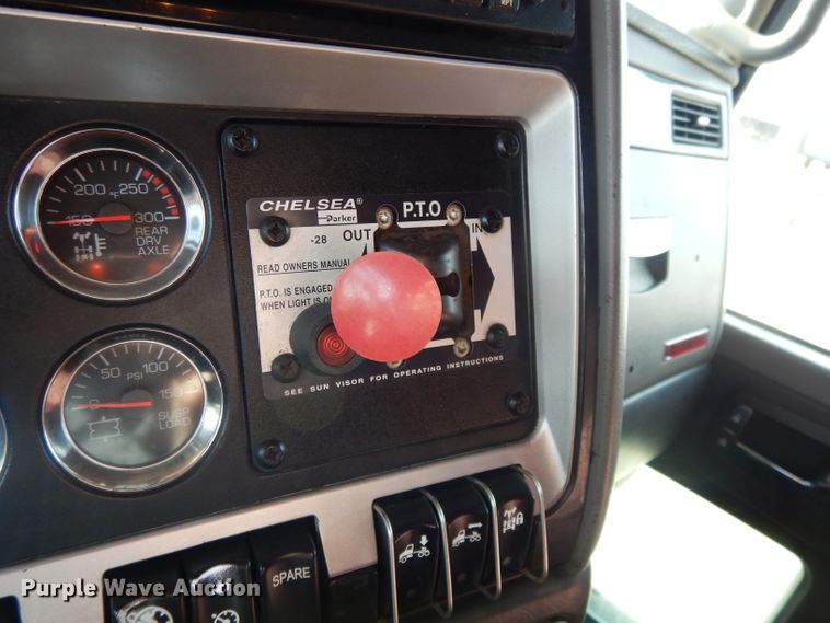 image for item DL2652 2009 Kenworth T800  semi truck