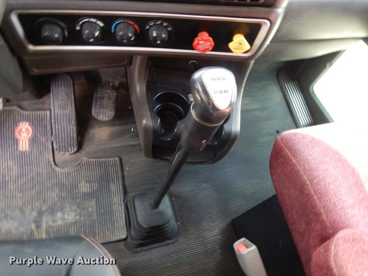 image for item DL2652 2009 Kenworth T800  semi truck