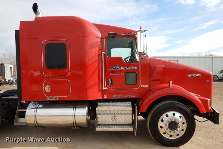 image for item DL2652 2009 Kenworth T800  semi truck