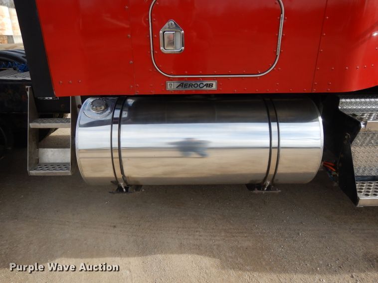 image for item DL2652 2009 Kenworth T800  semi truck