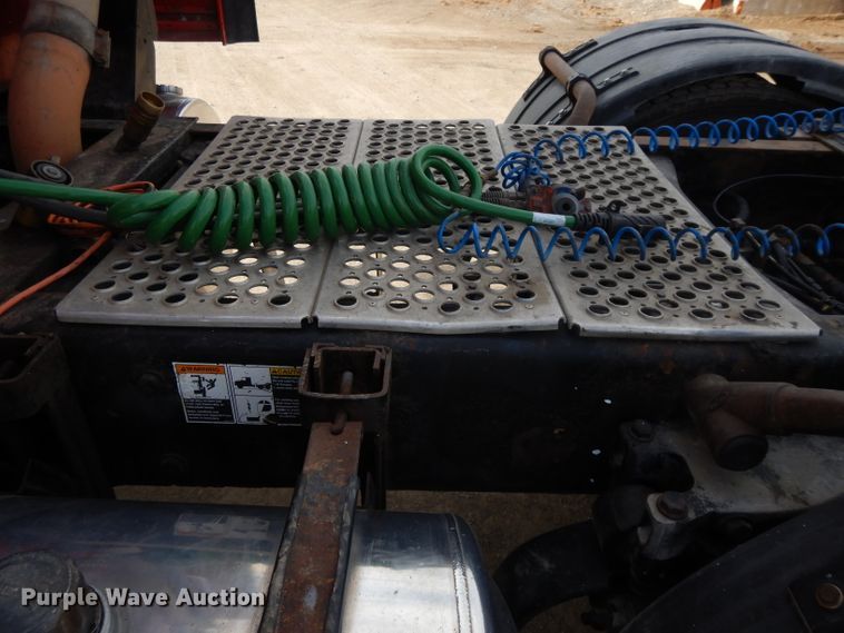 image for item DL2652 2009 Kenworth T800  semi truck