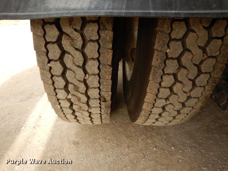 image for item DL2652 2009 Kenworth T800  semi truck