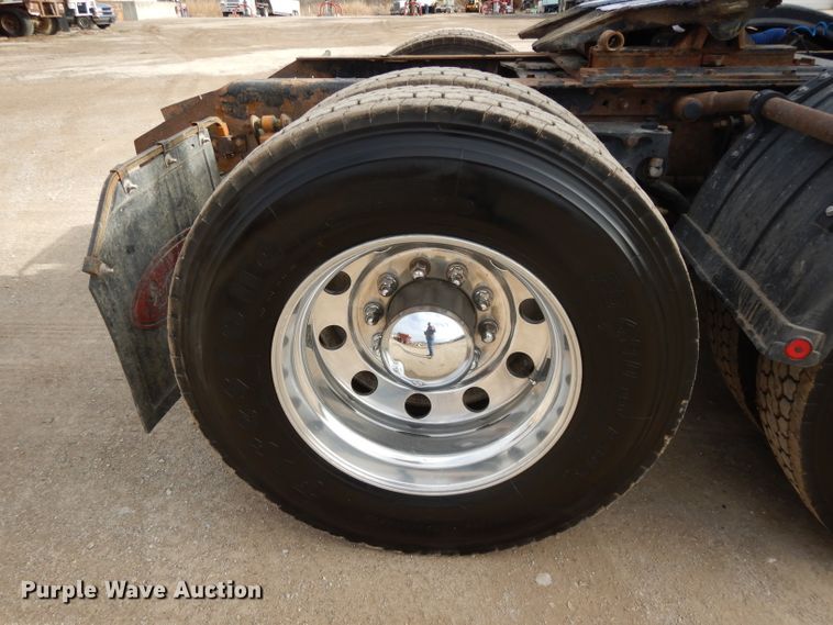 image for item DL2652 2009 Kenworth T800  semi truck