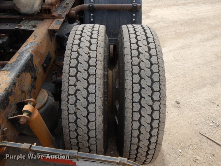 image for item DL2652 2009 Kenworth T800  semi truck