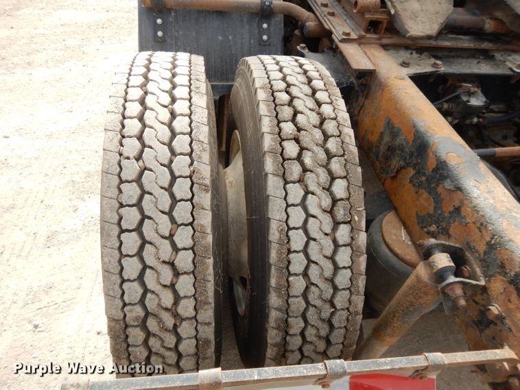 image for item DL2652 2009 Kenworth T800  semi truck