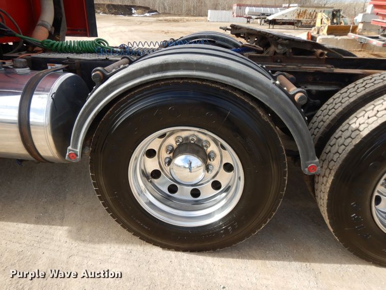 image for item DL2652 2009 Kenworth T800  semi truck