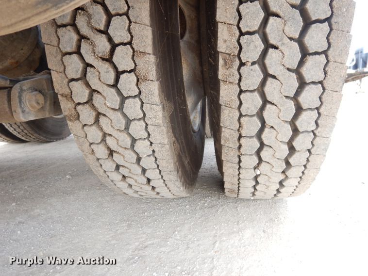 image for item DL2652 2009 Kenworth T800  semi truck