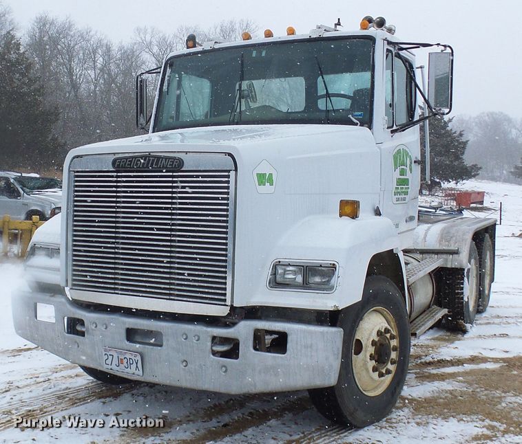 image for item DT9898 1986 Freightliner FLC  semi truck