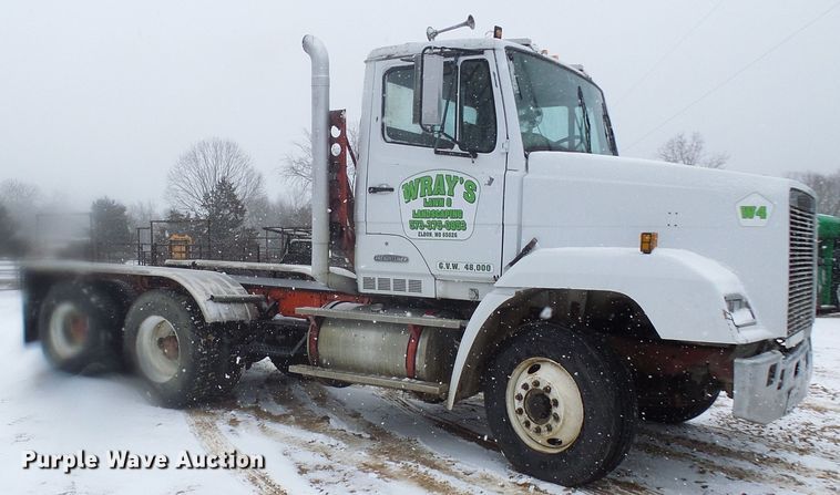 image for item DT9898 1986 Freightliner FLC  semi truck