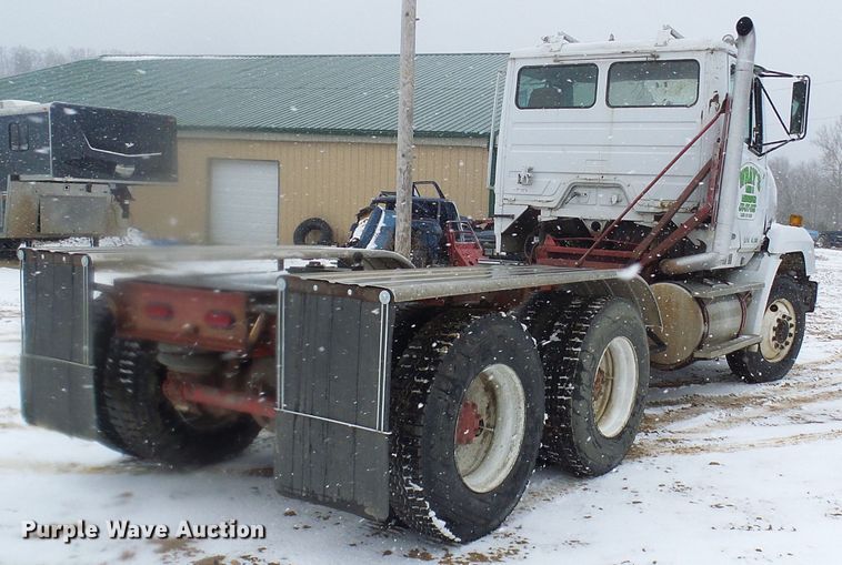 image for item DT9898 1986 Freightliner FLC  semi truck