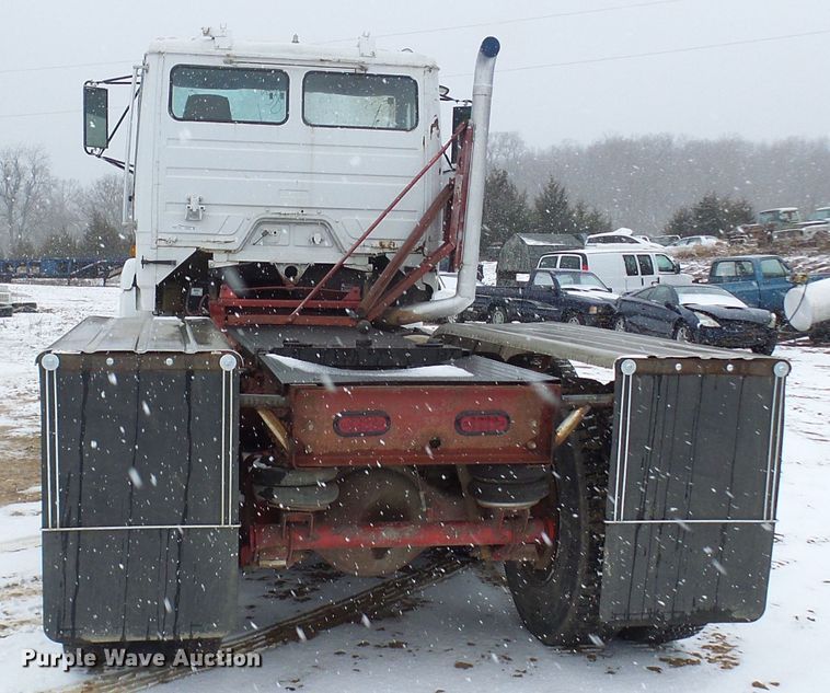 image for item DT9898 1986 Freightliner FLC  semi truck