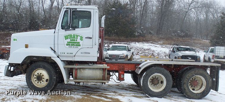 image for item DT9898 1986 Freightliner FLC  semi truck