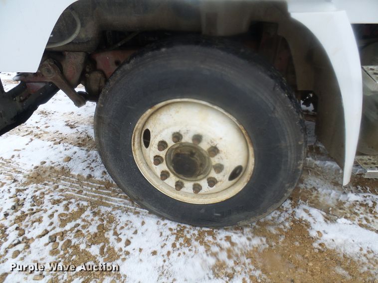 image for item DT9898 1986 Freightliner FLC  semi truck