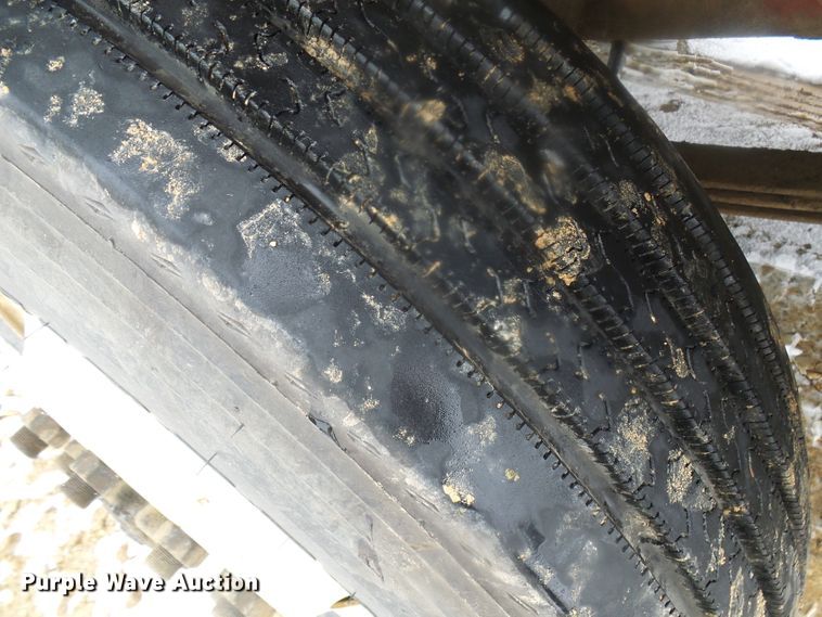 image for item DT9898 1986 Freightliner FLC  semi truck