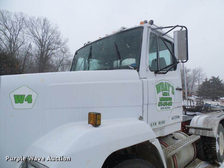 image for item DT9898 1986 Freightliner FLC  semi truck